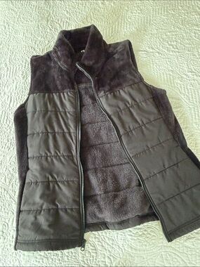 FILA Women’s Quilted & Fleece Zip Vest - black